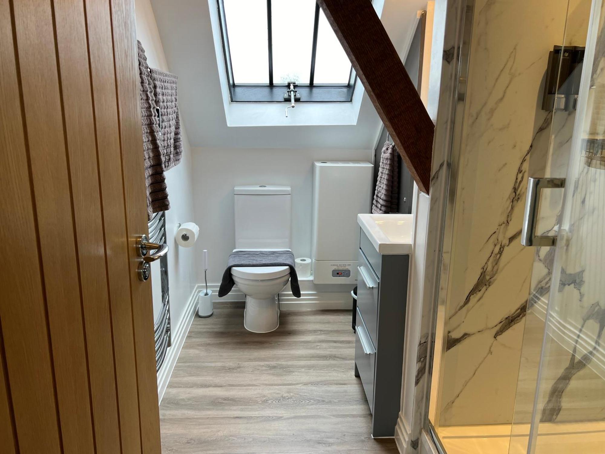 Glastonbury Secret Retreat - 1 Bd Split-Level Apt, Sleeps 3 외부 사진