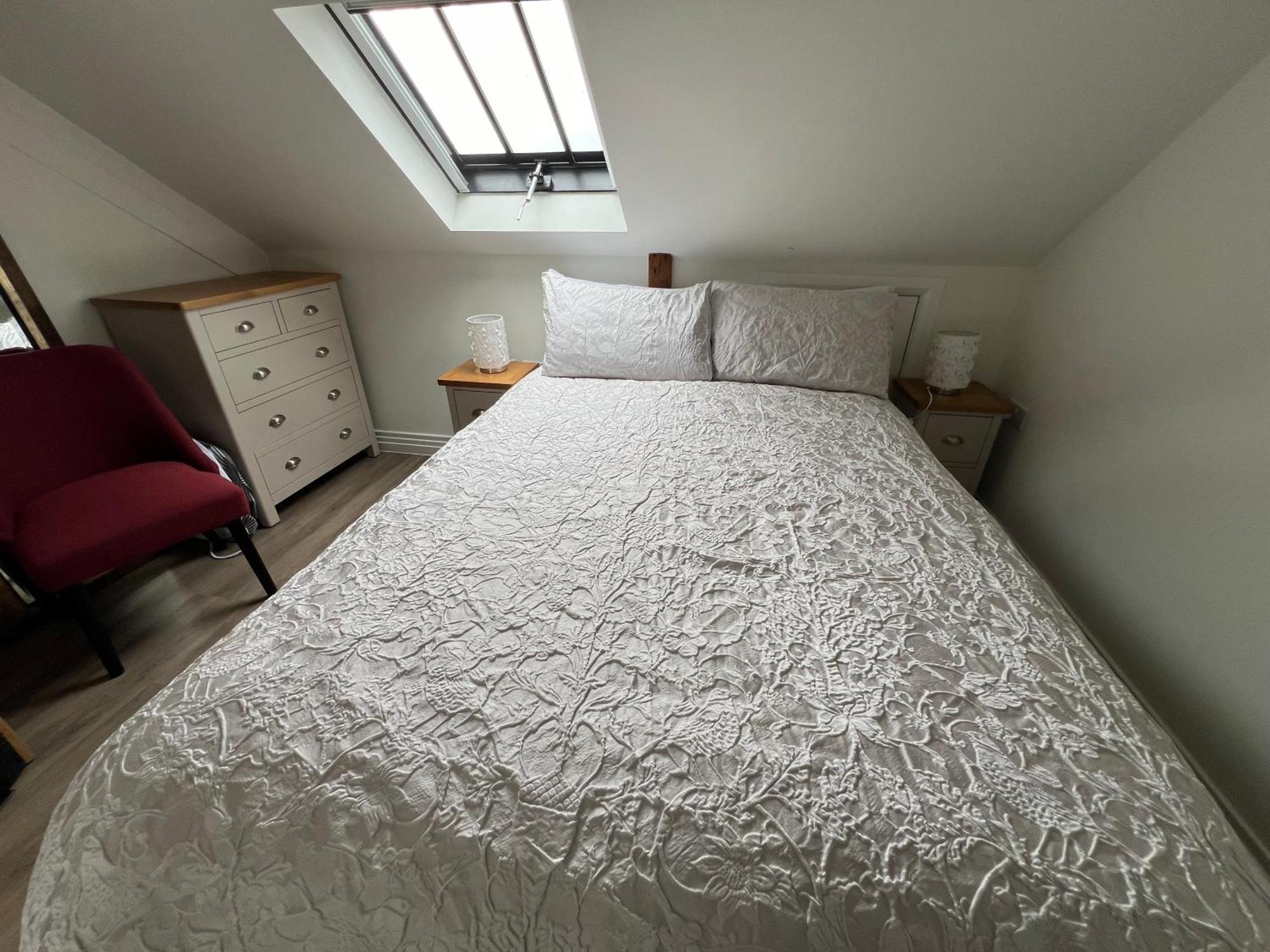 Glastonbury Secret Retreat - 1 Bd Split-Level Apt, Sleeps 3 외부 사진