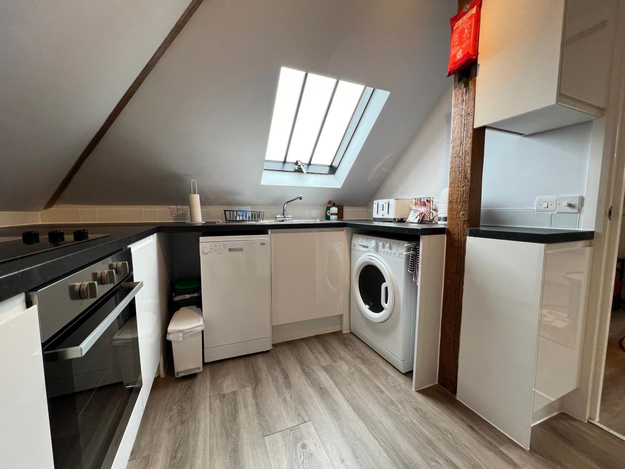 Glastonbury Secret Retreat - 1 Bd Split-Level Apt, Sleeps 3 외부 사진