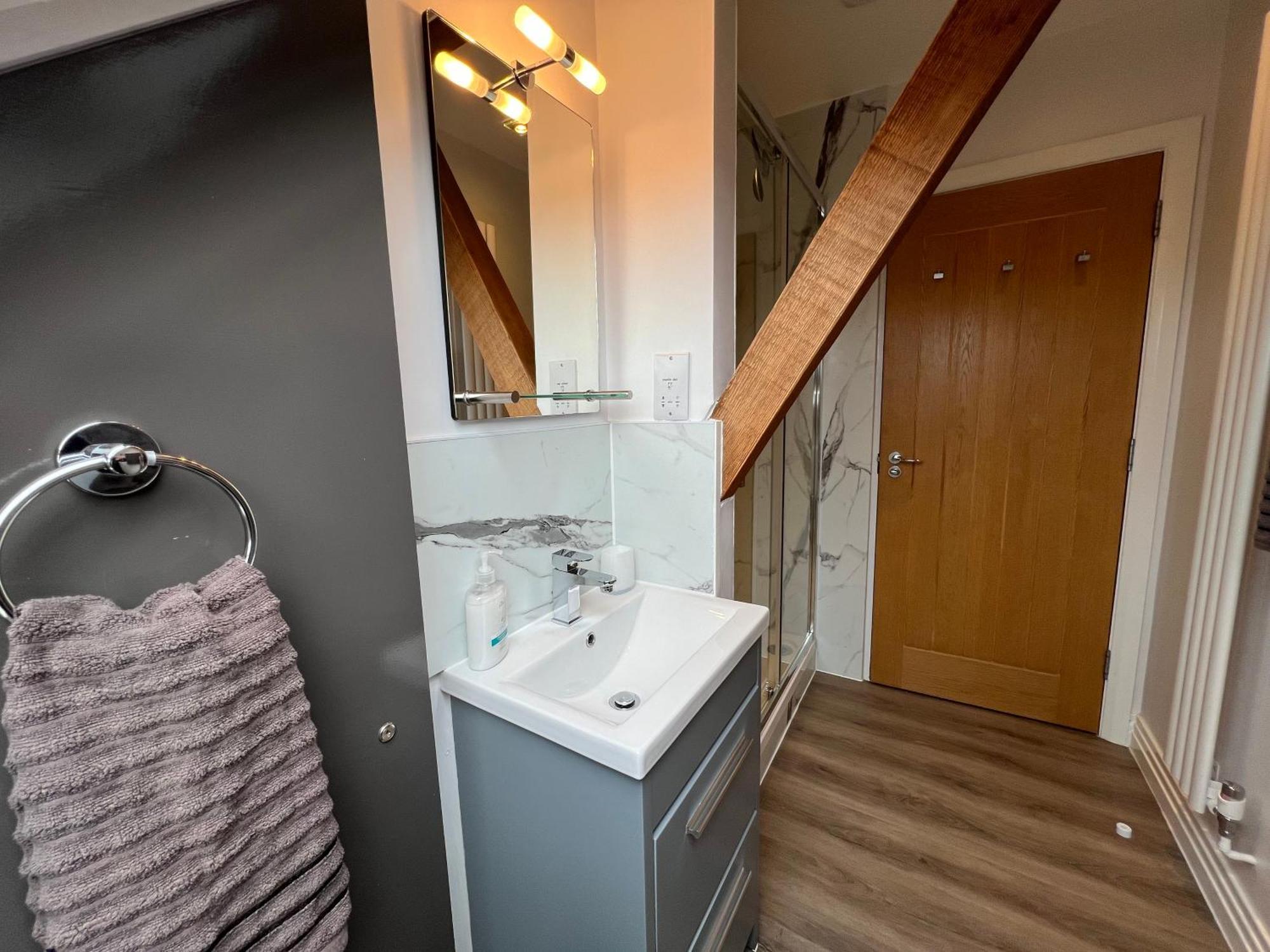 Glastonbury Secret Retreat - 1 Bd Split-Level Apt, Sleeps 3 외부 사진