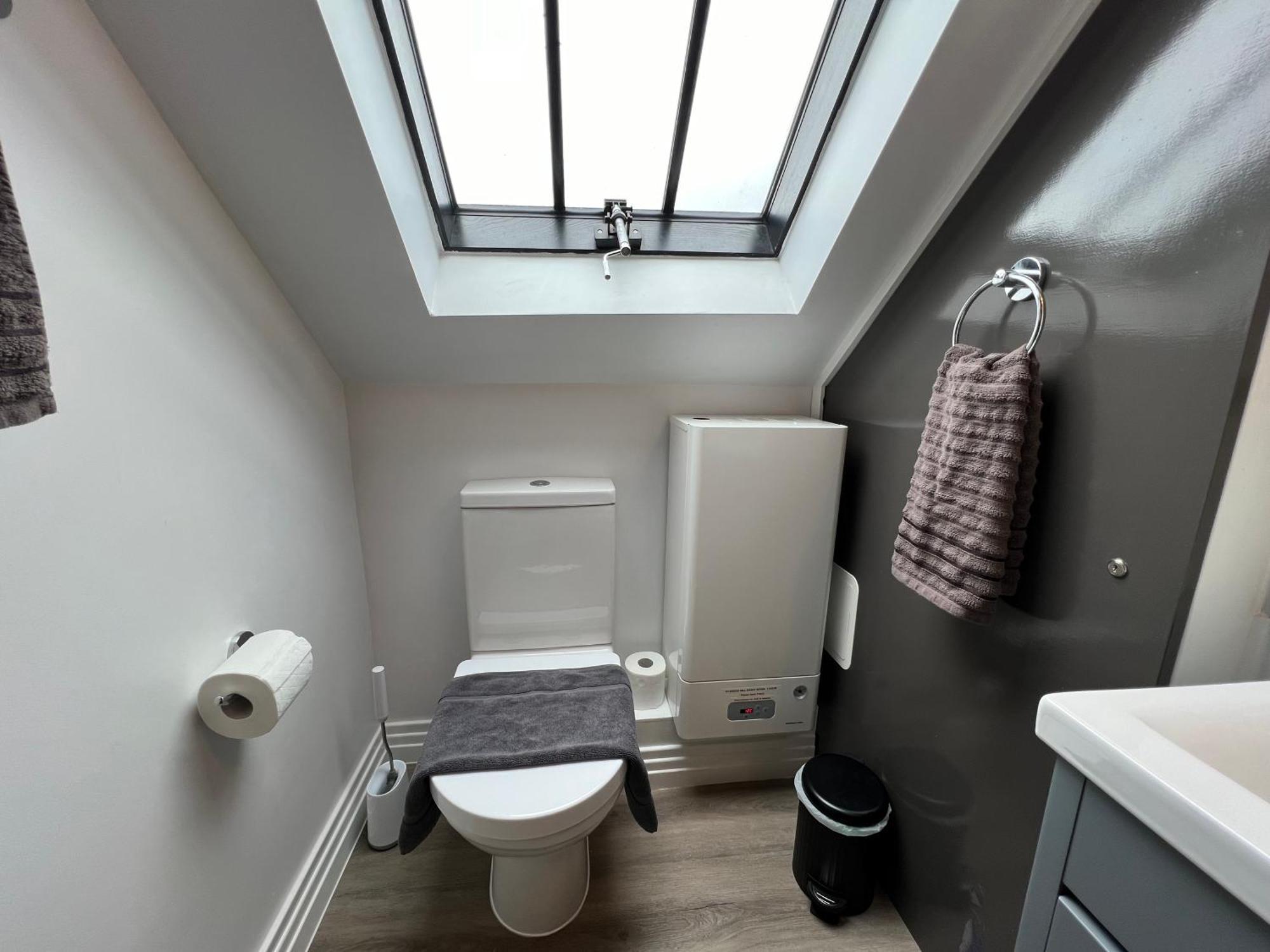 Glastonbury Secret Retreat - 1 Bd Split-Level Apt, Sleeps 3 외부 사진