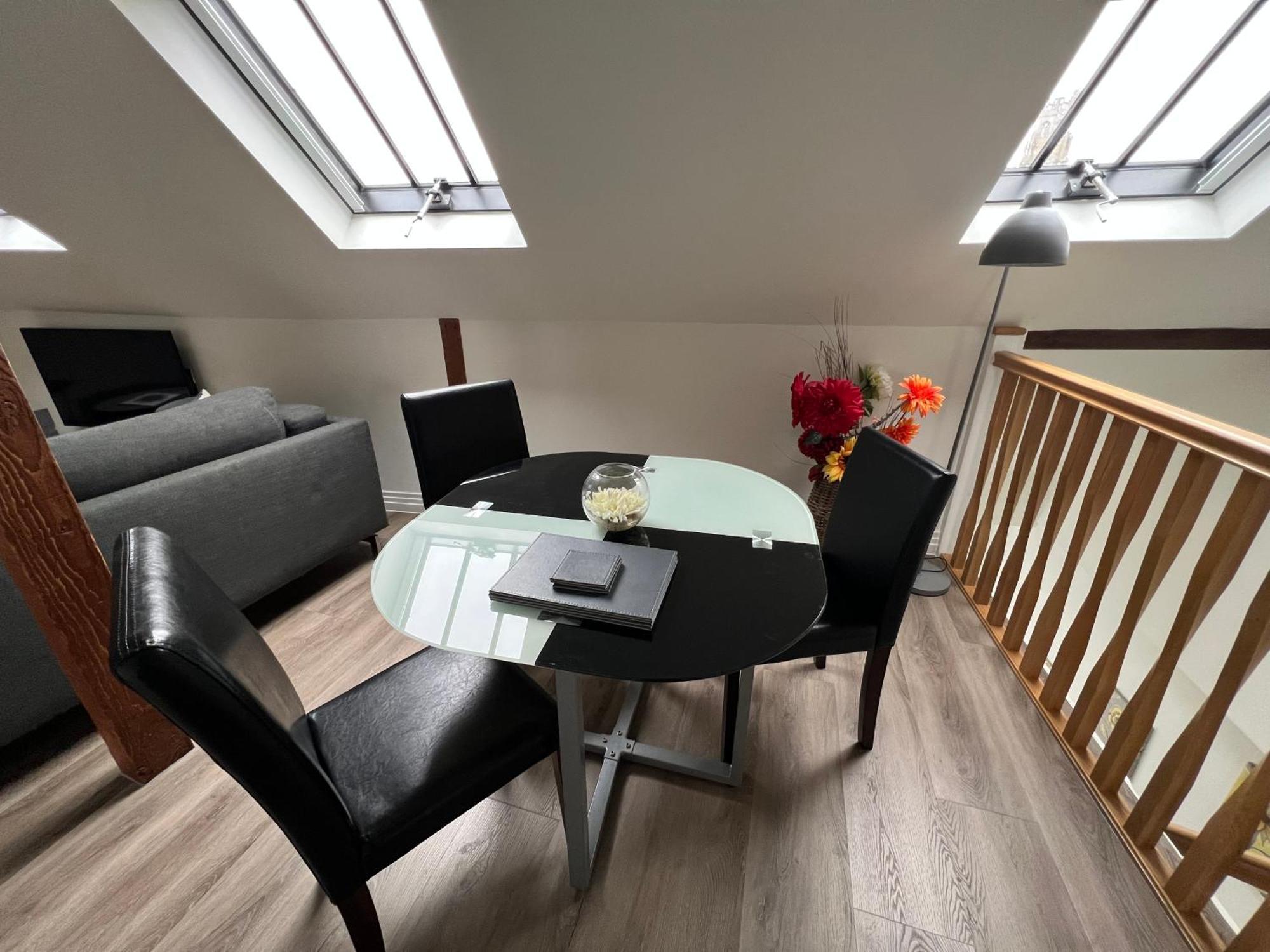 Glastonbury Secret Retreat - 1 Bd Split-Level Apt, Sleeps 3 외부 사진