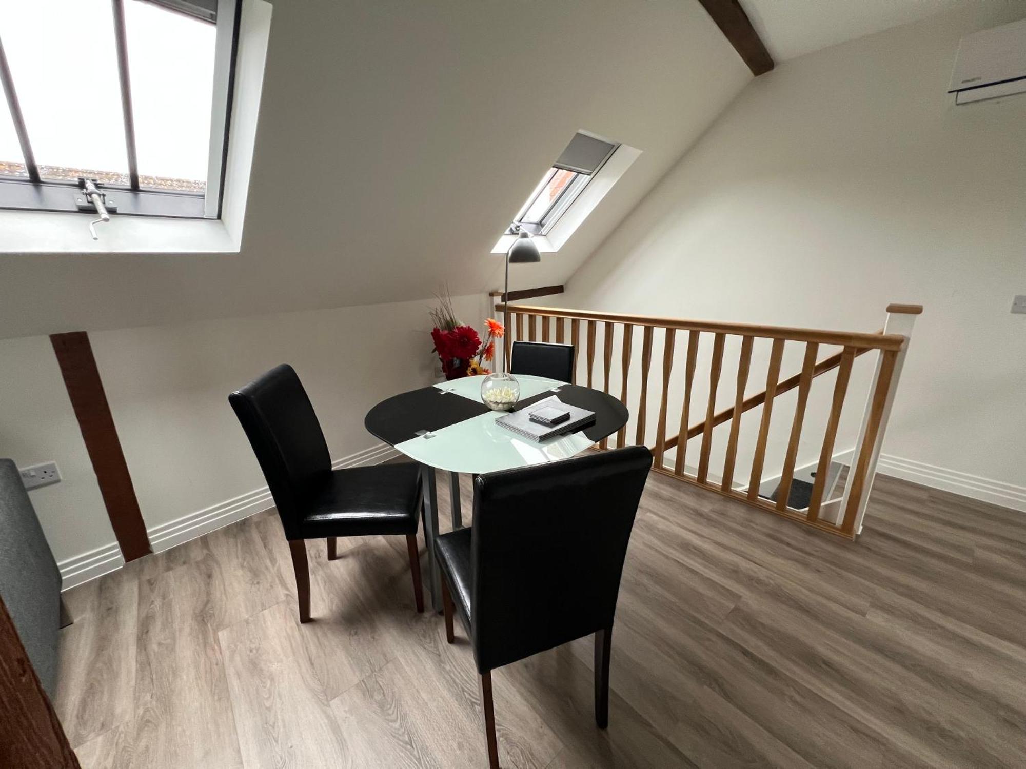 Glastonbury Secret Retreat - 1 Bd Split-Level Apt, Sleeps 3 외부 사진