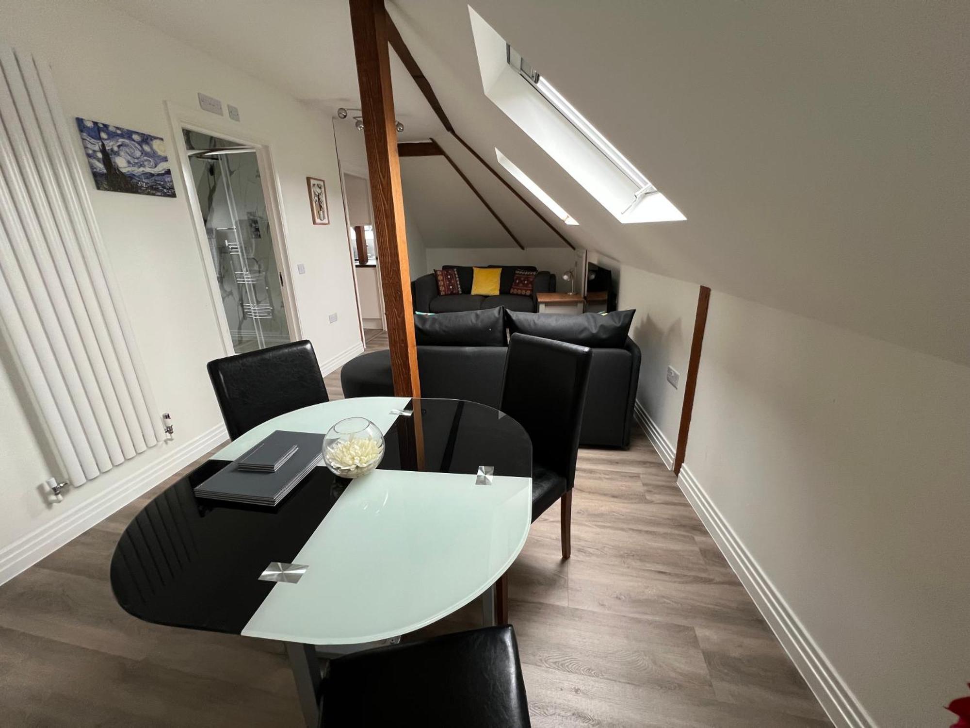 Glastonbury Secret Retreat - 1 Bd Split-Level Apt, Sleeps 3 외부 사진
